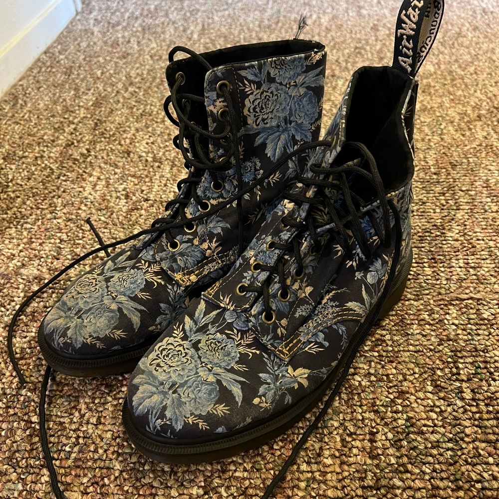 Dr Marten’s women’s size 8
